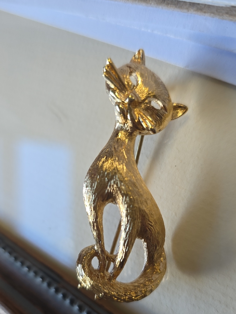 MONET Signed Textured Gold Tone CAT Pin Brooch VINTAGE MCM  2"